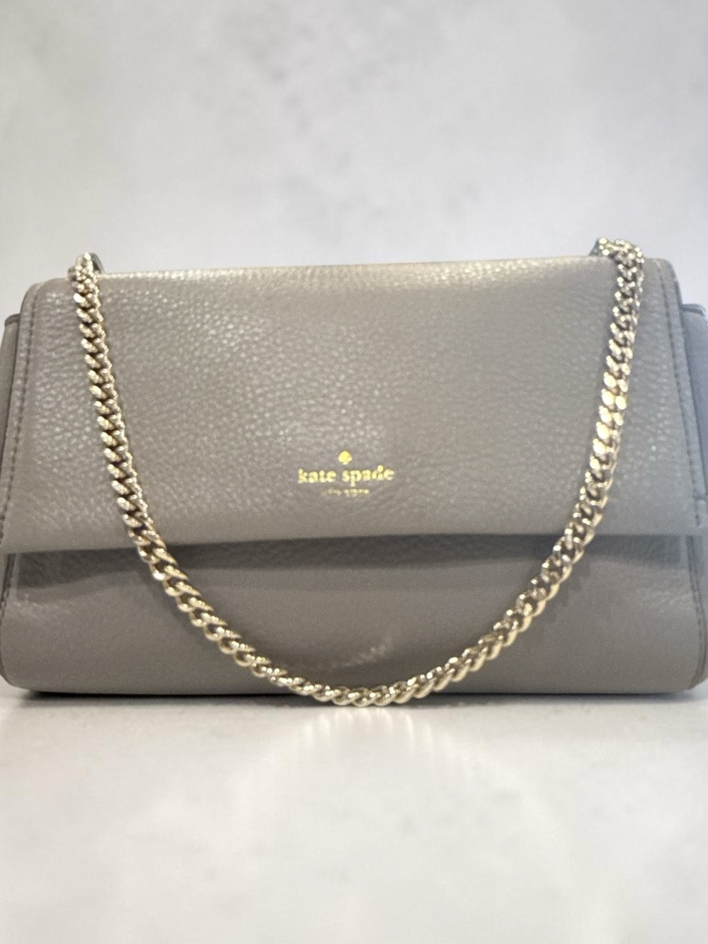 Kate Spade Pebbled Leather Shoulder Bag in Gray with Gold Chain